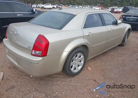 2005 Chrysler 300 Touring z USA, uszkodzony, nr VIN 2C3JA53G85H573663